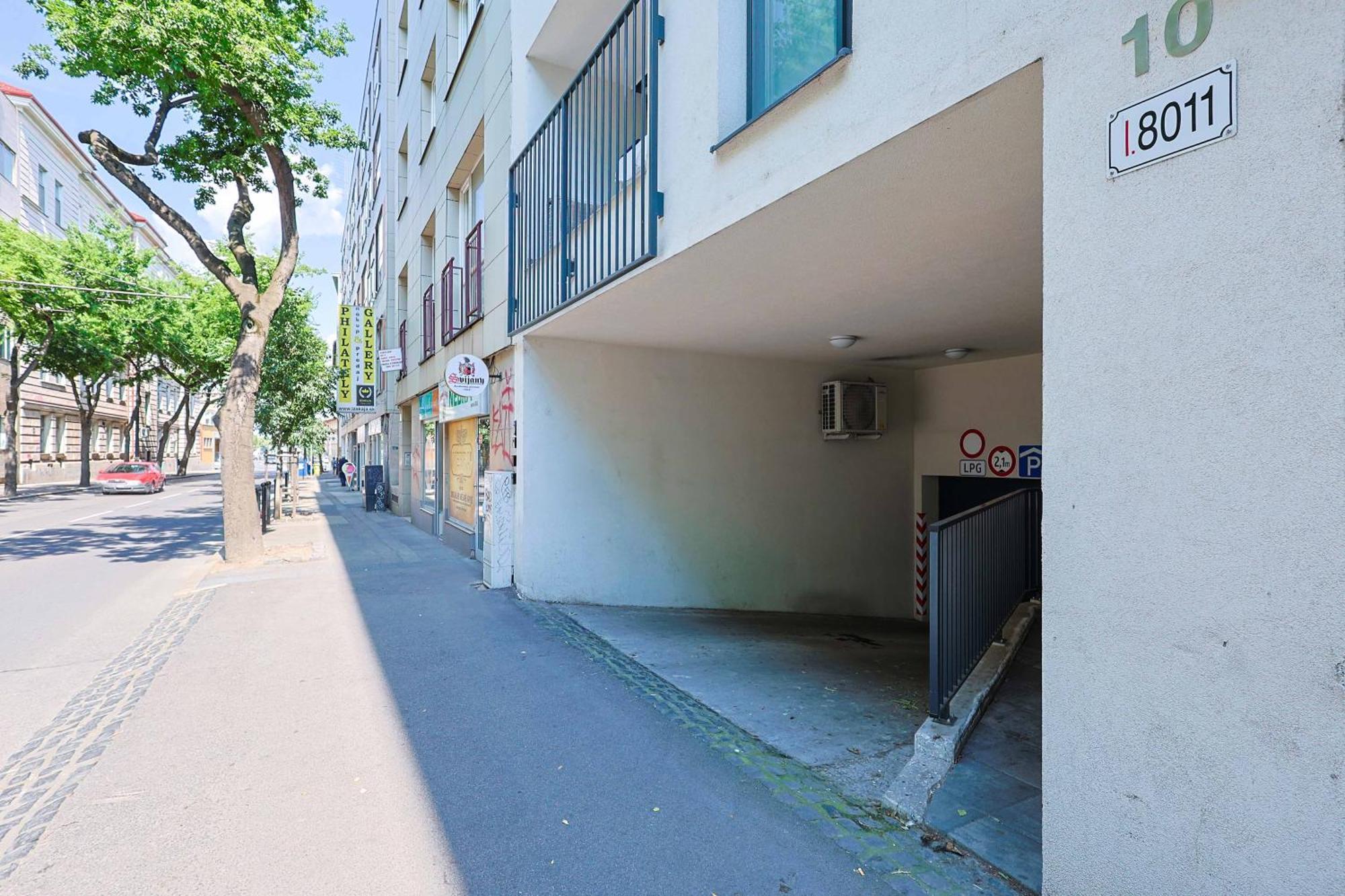 Adamick Place In City Centre With Free Parking Apartment Bratislava Bagian luar foto